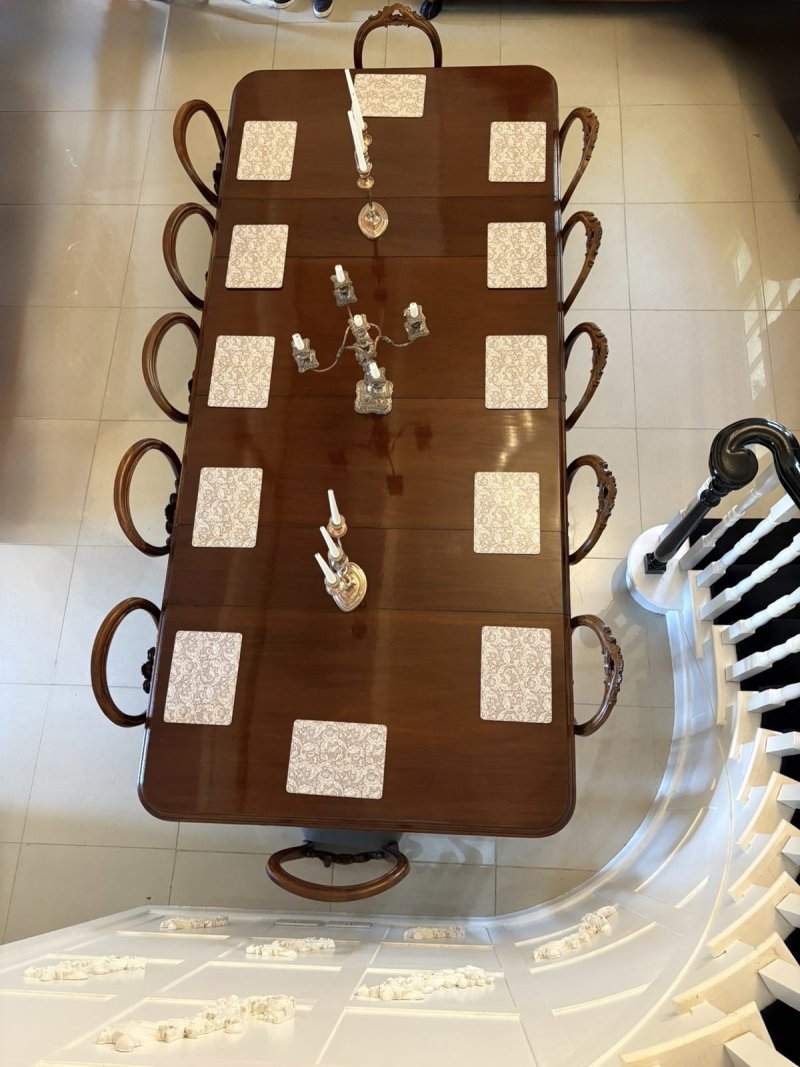 Large Antique Victorian Quality Figured Mahogany 12 Seater Extending Dining Table - Image 4